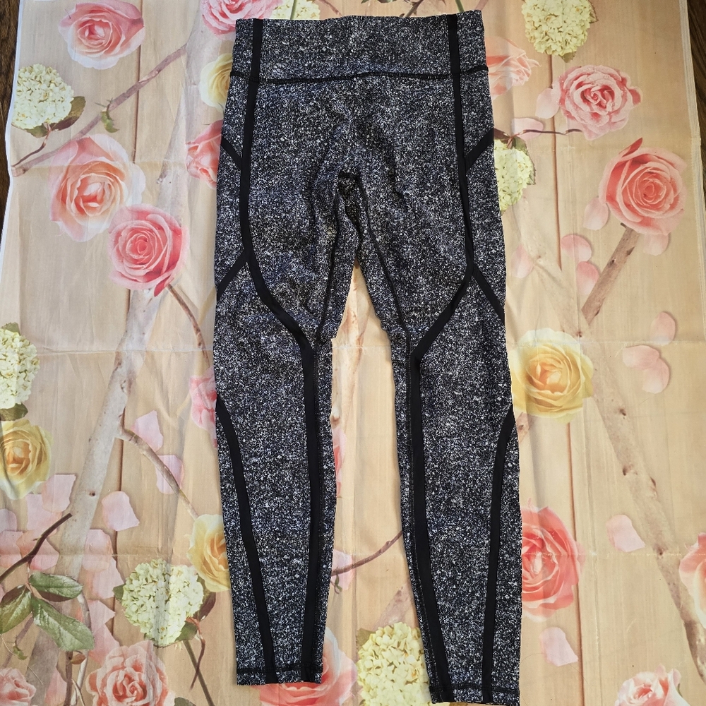 Lululemon black & white leggings